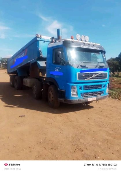 VOLVO D12 8 SPEED MANUAL TIPPER