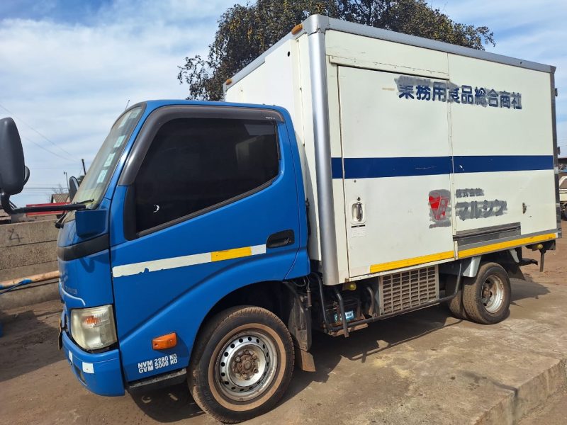 Toyota Dyna 2ton Refrigerated